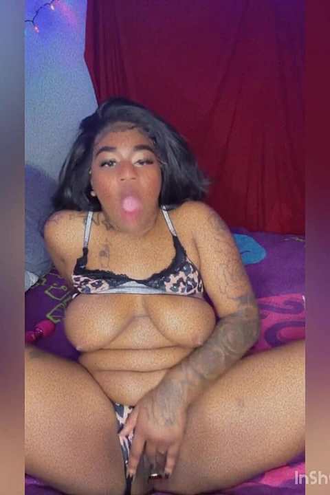 Seksi dövmeli kader aşk azdırma