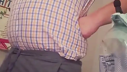 Karnımın büyük sallanan ve gürlemesini duymaya çalışıyorum