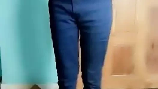 Bangladeşli ateşli seksi ince kız senin için soyunuyor