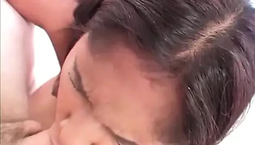 Seksi latin kadın ağzında büyük yarağı seviyor... ağzına boşalma