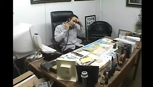 Siyah orta yaşlı seksi kadın ağzından ve amından sikiliyor