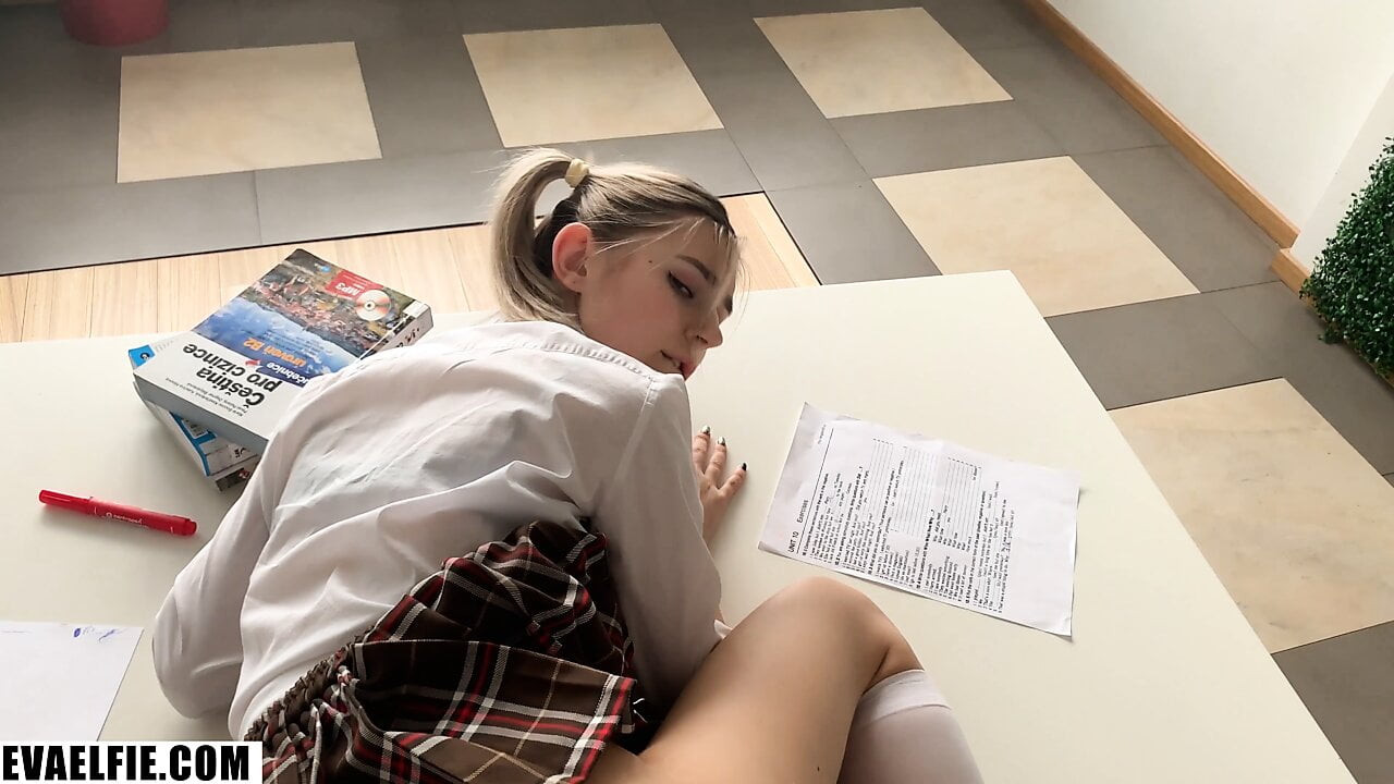 Okulda sıradan bir gün - eva elfie