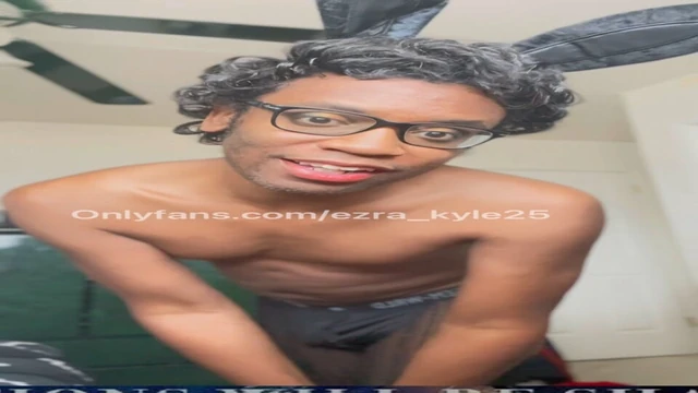 Соло сексуального зайчика в нижнем белье на Хэллоуин для тебя