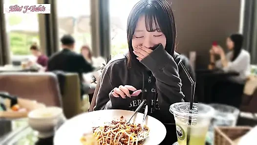 Eski idol seviyesindeki güzellik olgun Allure'yı yayıyor, baştan çıkarma son çizgiden hemen önce duruyor