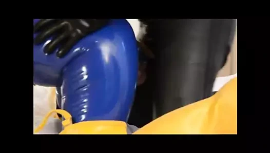 lanet benim lateks sürtük ile bir silikon horoz shield