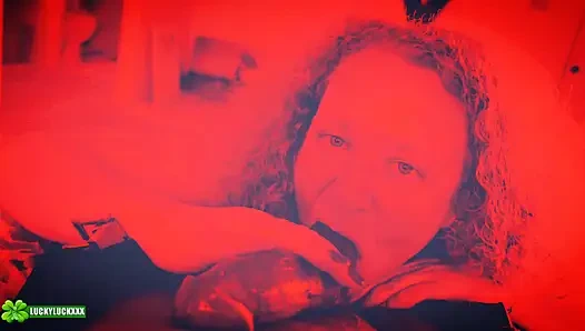 Şanslı kız Kween tavşanı b - kırmızı ışık özel bakış açısı sakso ve boğaz sikişi