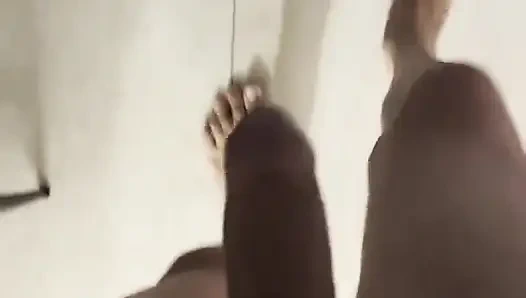 Sıkı yarak lavaboya işiyor