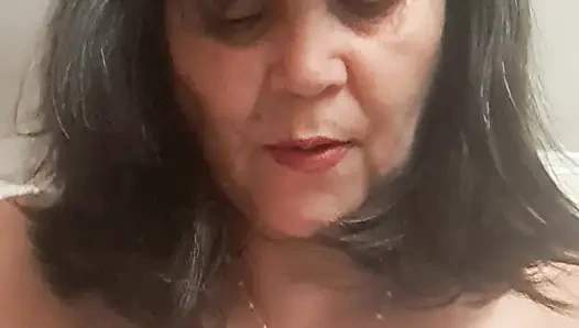 Üvey anne, üvey oğlu yüzüne ve amına sperm jeti çekti