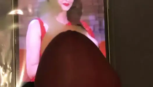 Saumya Tandon'a boşalıyor