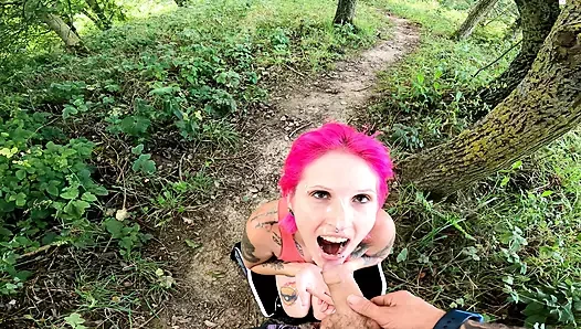 Üvey erkek kardeşim beni olduğumuz her yerde sikiyor ve dölüyle yüzümü bulıyor