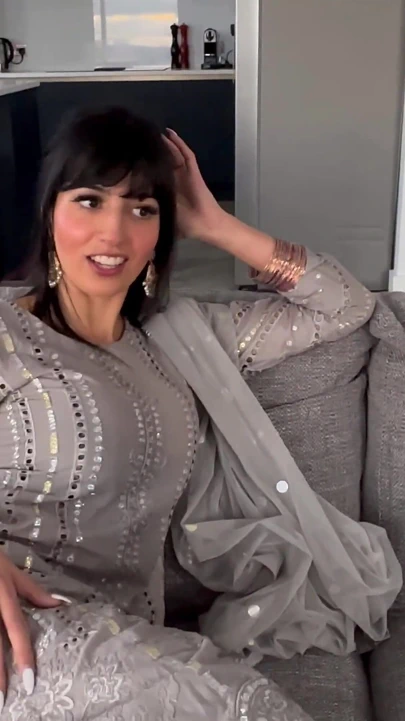 Müslüman evli kadın kocasını zenci bir kızla aldatıyor