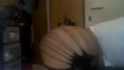 Bilinmeyen bbw dans eder ve dat büyük seksi kıçını sallar.