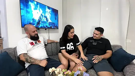 Tüm hayranlarımı sevdikleriyle memnun etmek istiyorum, bu yüzden zengin bir üçlü seks yapıyorum - porn en espalfol