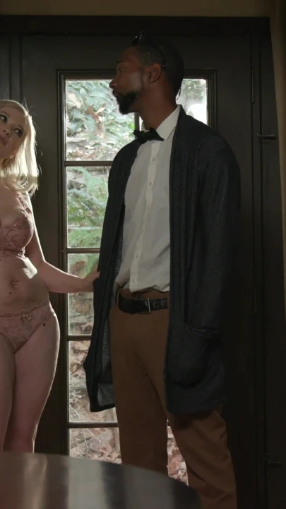 Emily daha büyük karanlık şeyleri seviyor