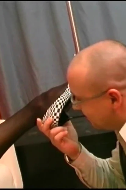 Первый раз с действительно возбужденной свиньей для молодой сучки