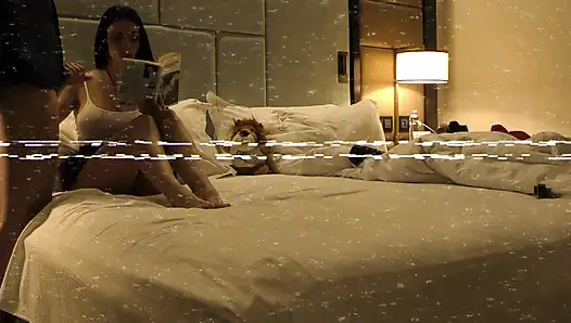 Kısa üniformalı etekli büyük memeli büyük götlü ateşli esmer bebek yarağı azdırarak inanılmaz yavaş mastürbasyon yapıyor