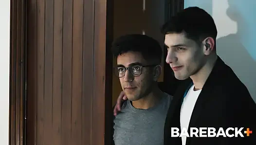 HungFuckers - dövüşçü Dimitri Venum twink milo miles'i merdivenlerde sikiyor