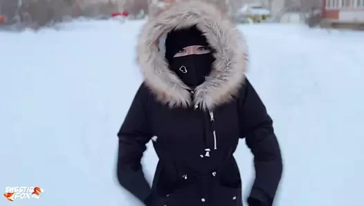 Kaslı adam ihale güzelliğin ağzını ve ıslak kedi becerdin