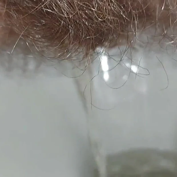 Ты жаждешь? Я могу писсить на тебя