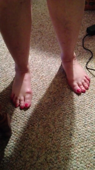 Kayınvalide benim için ayak parmaklarını kıpırdatıyor