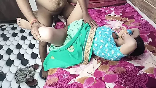 Güzel Hintli evli kadın kayınbiraderi ile tüm Hintçe ses kaydı