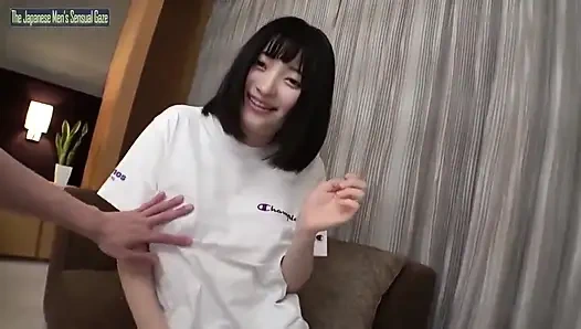 Bakış açısı saf ince güzellik oral zevkten eriyor, yüzünü sikiyor ve sadık bir temizlik sakso çekiyor