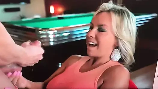 Süper seksi sarışın yüzünün büyük boşalması : )