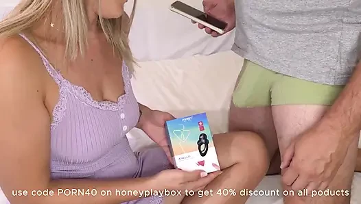 Karısının sulu amını ovalarken çifte titreşen yarak halkası - honeyplaybox