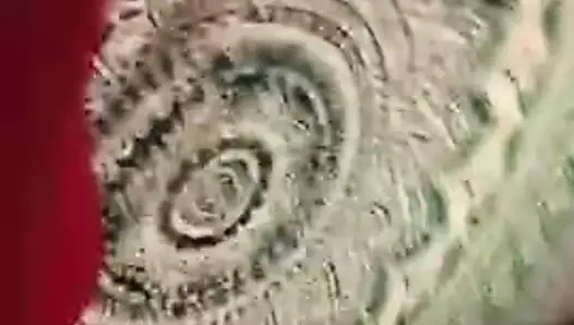 Arkadaşlar yaramaz olmak, kız ilk kez parmaklı alır