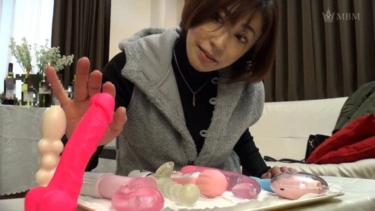 M894G02 odamdaki seks oyuncaklarını merak ediyorum!