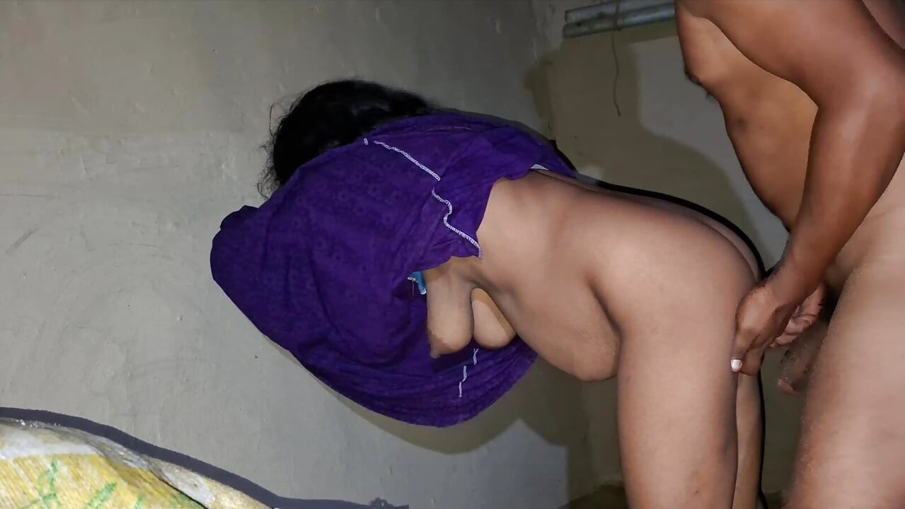 Seksi desi evli kadın kocasını aldattı
