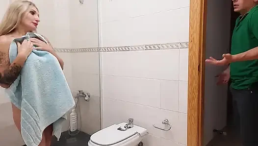 SARıŞıN BÜYÜK MEMELI ORTA YAŞLı SEKSI ÜVEY ANNE DUŞTA ÜVEY OĞLU TARAFıNDAN SIKILIYOR