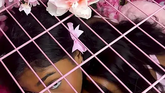 İtaatkar tatlı poppy ve lana memnun etmeyi ve işemeyi seviyor - dikey