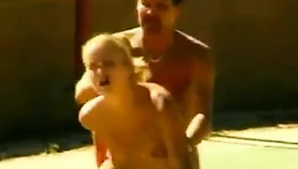 Yeteneklerini tenis kortuna taşıyor