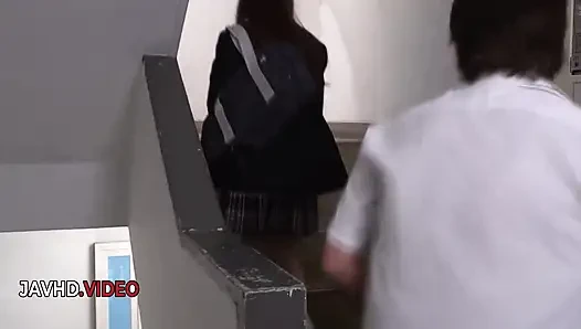 Tutkulu Japon yıldız Yuria Mano unutulmaz ayak fetişi porno şovu yapıyor