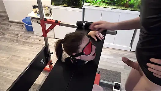 Köle, Direkte Savunmasız Sybian'da Orgazma Sürüklendi