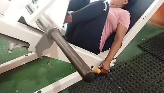 Bacak rutininden sonra büyük götü spor salonundan davet ediyorum