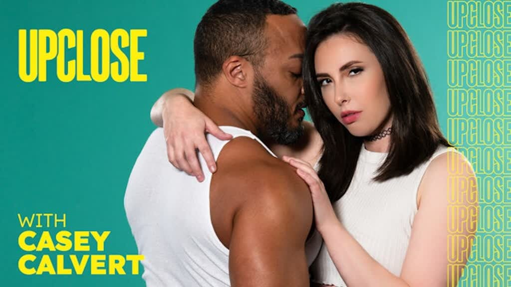 Yakın çekim - azgın Casey Calvert amını yedirmeden önce Dillon Diaz'ın yarağına biniyor