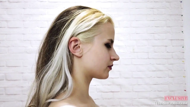 18 yaşındaki Katya hayat röportajında ilk kez çıplak poz veriyor