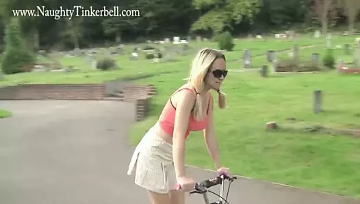 Tinkerbell aşırı kedi eklemelerinden sonra sinirlendi ve cesaretlendi