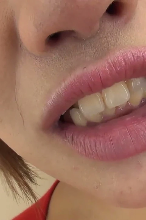 Diş ve oral kendi kendine çekimler - Konoha Kasukabe'nin oyuncu dili