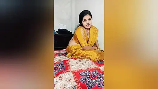 Hintli desi iki arkadaş bir erkekle sert sikişiyor