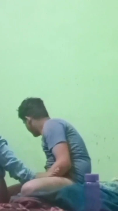 Hintli desi kız bur chudai videosu Hintli gerçek chudai üvey erkek kardeş ilk aşk | Klip 1