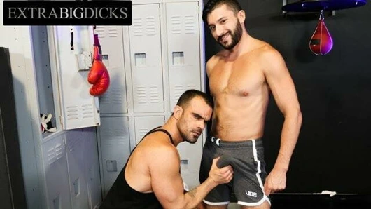 Extrabigdicks - scott demarco harika bir oral seks alır