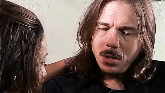 Kıllı orta yaşlı seksi kadın fışkırtarak orgazm patlamaya kadar parmaklanıyor