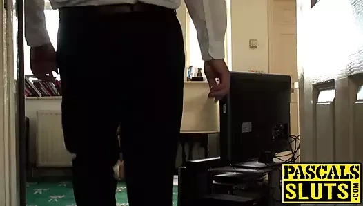 Egzotik rina ellis büyük bir çubuk yutar ve bir gezintiye çıkar