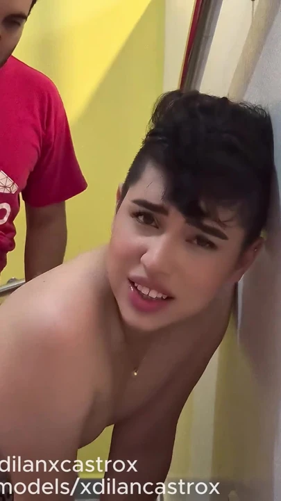 GÜZEL KıLSıZ TWINK KıLLı HETERO TARAFıNDAN PREZERVATIFSIZ SIKILIYOR VE DÖLLE DOLıYOR. | Klip 1