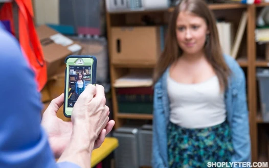 Sevimli dolandırıcı lp memur tarafından sikiliyor