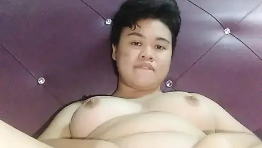 Tombul Malezyalı genç kız sıkı amının gerilmesini istiyor