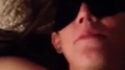 gözleri bağlı oral seks